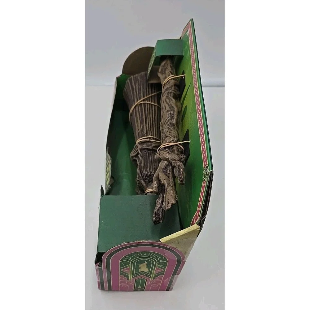 NWT Wicked: Elphaba Broom, 36